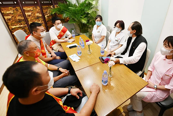 5慈銘體檢董事長胡波與醫(yī)院領(lǐng)導(dǎo)和北京榜樣人員座談會.jpg